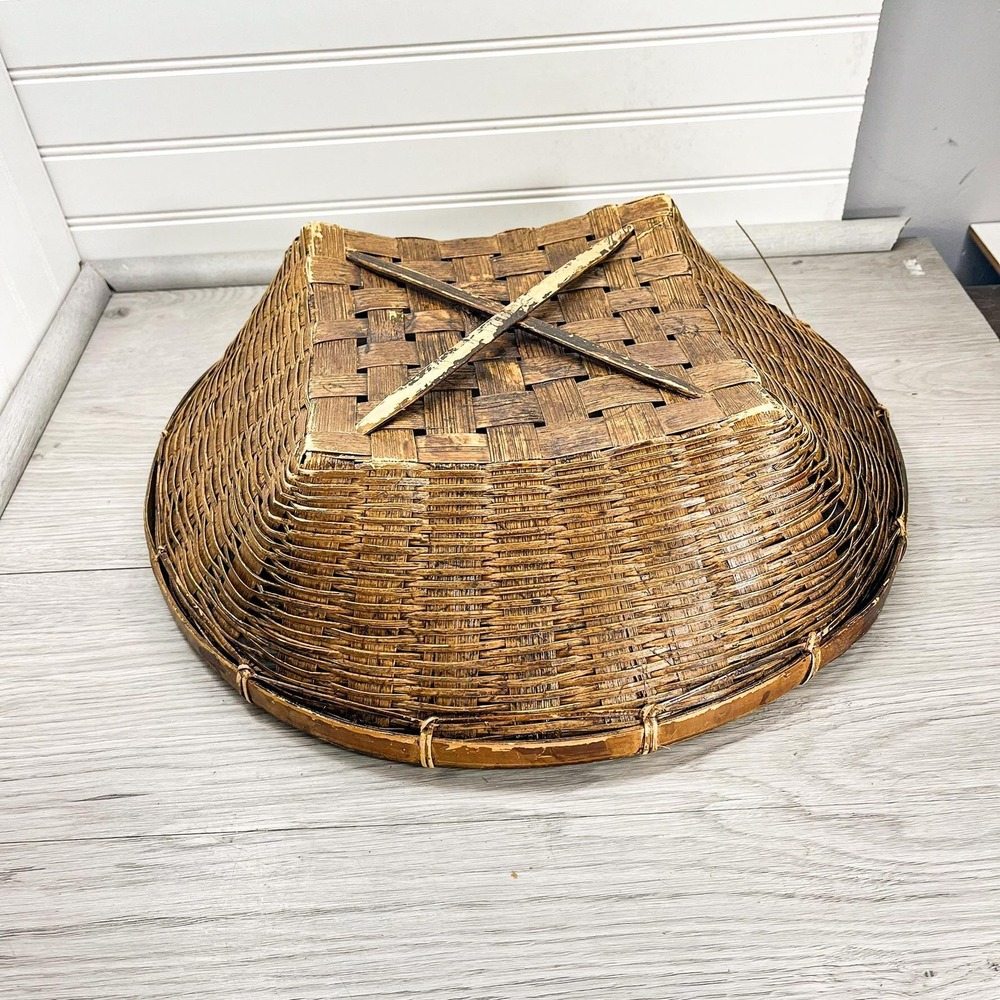 Antique Handwoven Wicker Basket: Farmhouse Decor, 16-inch Round - Picture 4 of 11